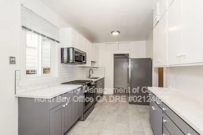 1808 Leavenworth St San Francisco, CA 94109 photo 3