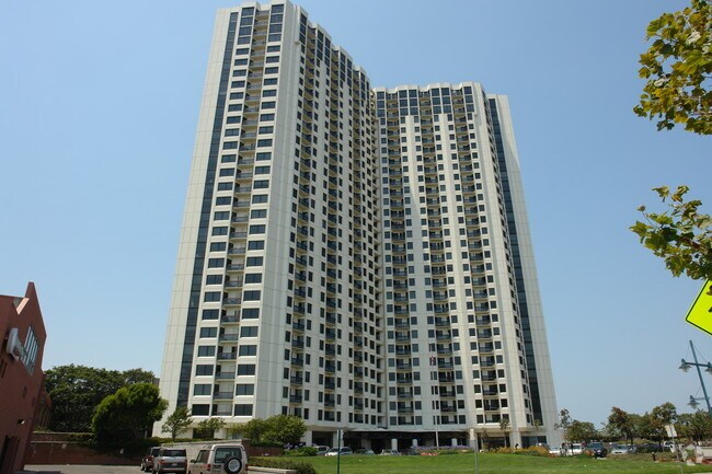 Pacific Park Plaza photo 3