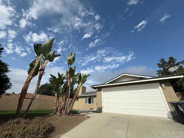 1042 Nita Ln Vista, CA 92083 photo 3