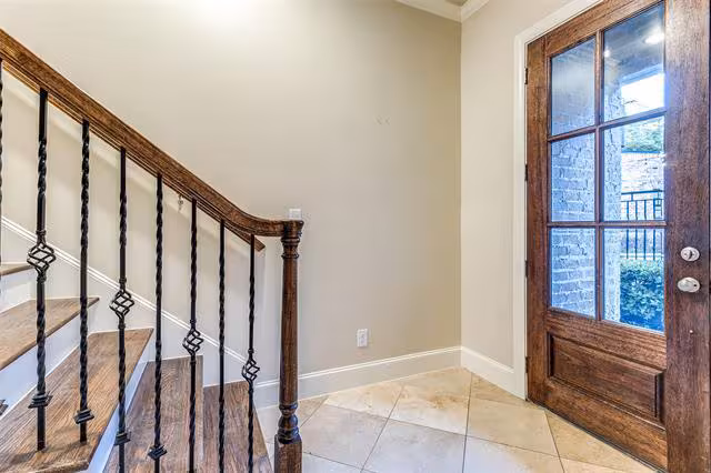 2186 Aylesport Drive, Dallas, TX 75201 photo 2