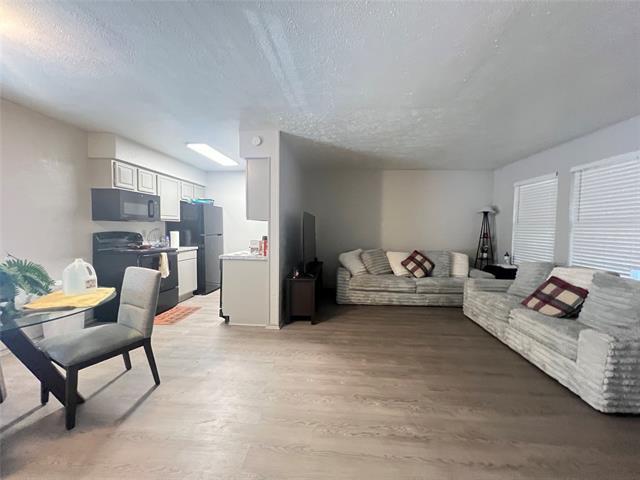 1108 N Elm St Denton, TX 76201 photo 4