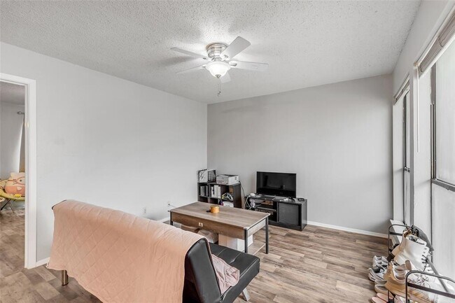 3115 Helms St Austin, TX 78705 photo 3