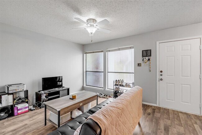 3115 Helms St Austin, TX 78705 photo 4