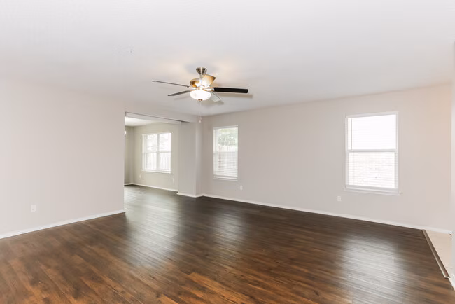 249 Heritage Drive, Crowley, TX 76036 photo 4
