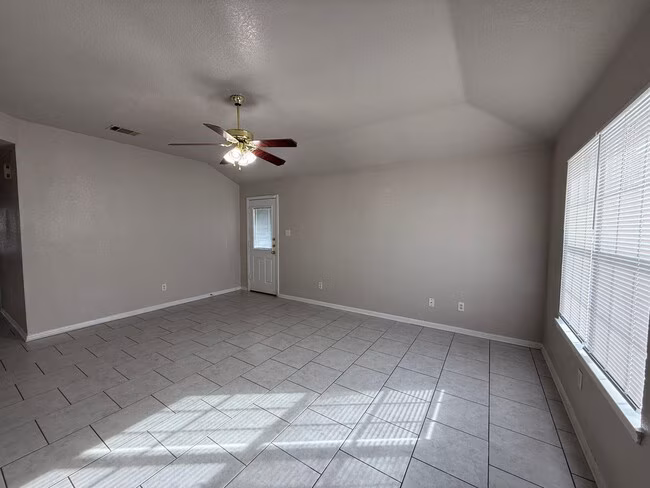 3106 Denia Ct Killeen, TX 76542 photo 2