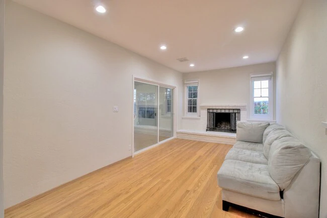5023 Country Lane, San Jose, CA 95129 photo 4
