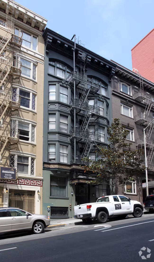 Bohemia Apartments photo 2