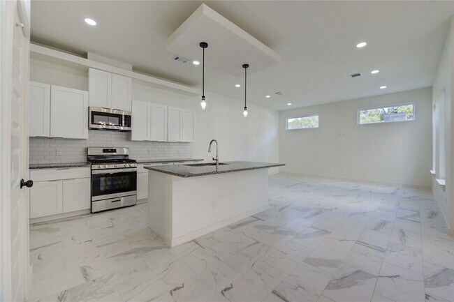 2915 El Fenice Lane, Houston, TX 77057 photo 3