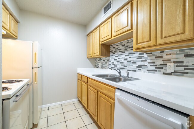 Foxwood Apartments photo 5