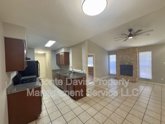 2012 Margalene Way Austin, TX 78728 photo 4