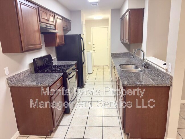 2012 Margalene Way Austin, TX 78728 photo 3