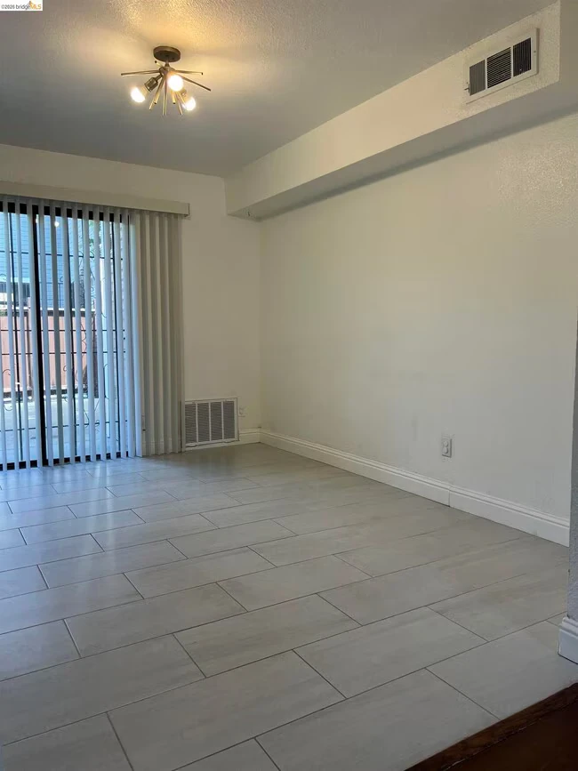 5773 Martin Luther King Jr Way Oakland, CA 94609 photo 3