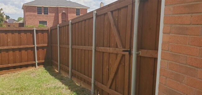 2101 Sterling Lane, Mesquite, TX 75181 photo 3