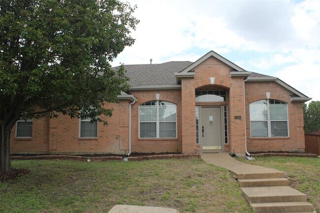 2101 Sterling Lane, Mesquite, TX 75181 photo 2