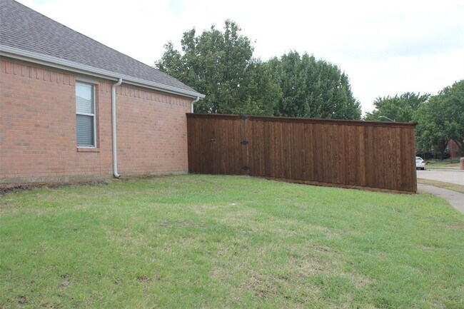 2101 Sterling Lane, Mesquite, TX 75181 photo 4