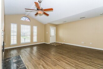 8145 Waterside Trail Fort Worth, TX 76137 photo 2