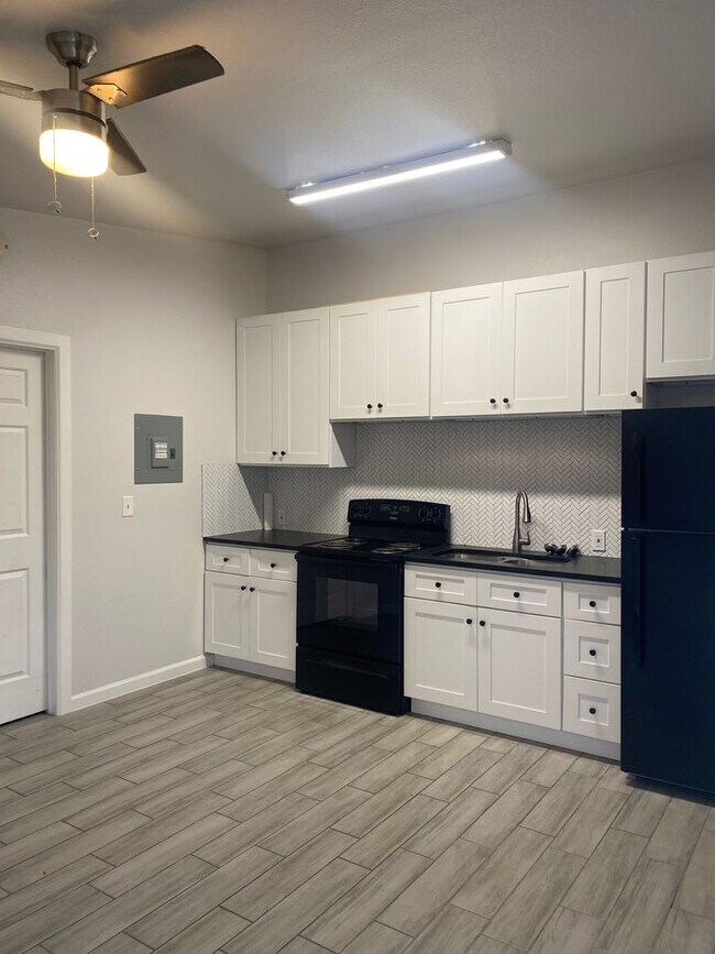 112 Oelkers St San Antonio, TX 78204 photo 2