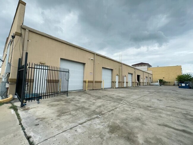 12317 Bellaire Blvd Houston, TX 77072 photo 3