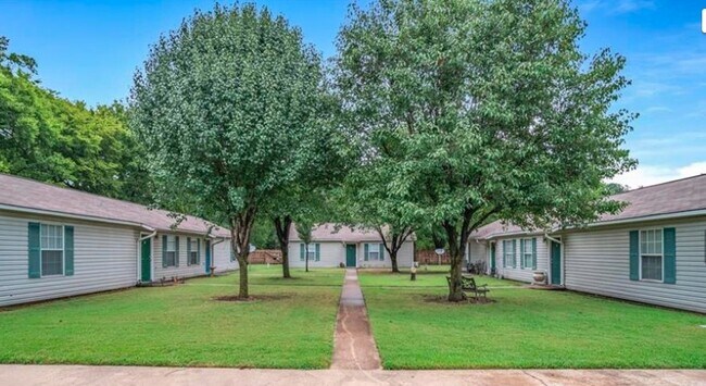 605 College St Edgewood, TX 75117 photo 2