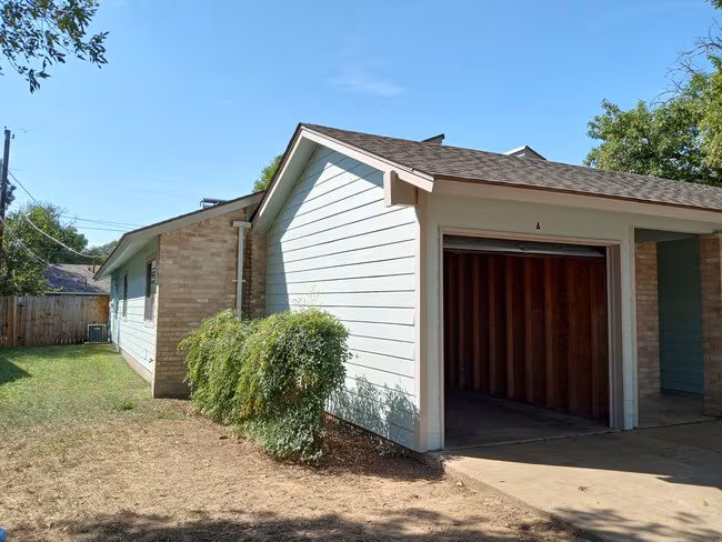 413 Vista West Court, Bastrop, TX 78602 photo 2