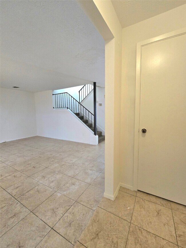 7063 Chasewood Drive, Missouri City, TX 77489 photo 2