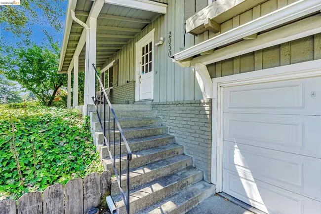 2050 Donald Dr Moraga, CA 94556 photo 2