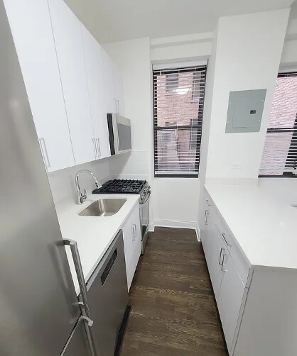 140 W 55th St New York, NY 10019 photo 4
