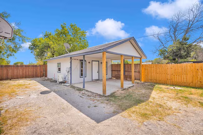 954 SW 40th St San Antonio, TX 78237 photo 2
