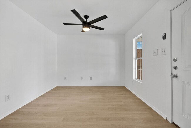 954 SW 40th St San Antonio, TX 78237 photo 3