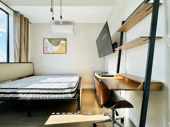 Furnished room/NOT APARTMENT photo 4