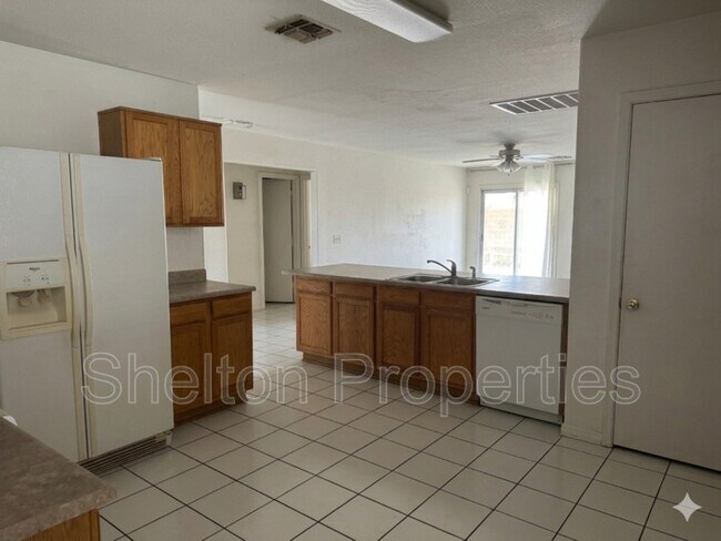 7391 W Solano Dr N Glendale, AZ 85303 photo 5