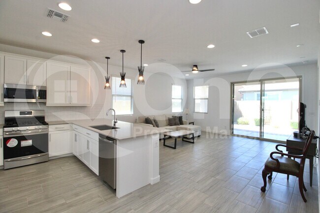 8908 W Bethany Heights Dr Glendale, AZ 85305 photo 5