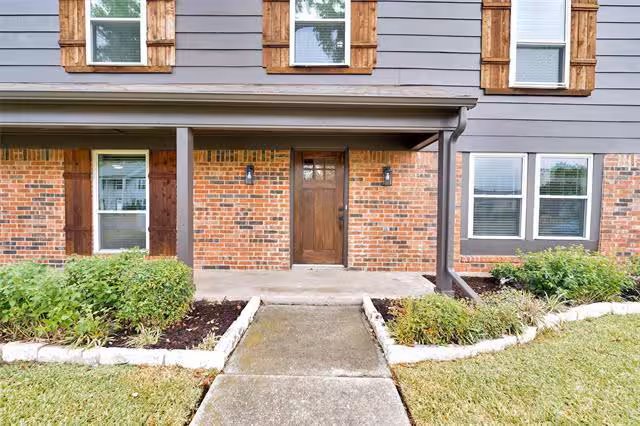 1105 Melissa Ln Garland, TX 75040 photo 2