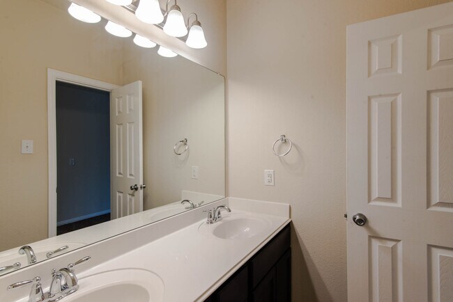 1512 Cockatiel Drive, Little Elm, TX 75068 photo 5