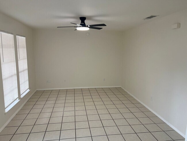 5302 Indio Cir Austin, TX 78745 photo 3