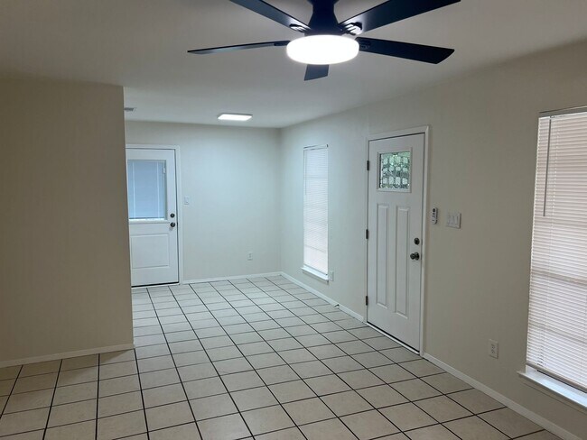 5302 Indio Cir Austin, TX 78745 photo 4