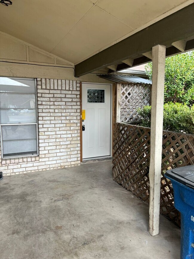 5302 Indio Cir Austin, TX 78745 photo 2