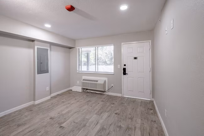 Alma Apartments photo 3