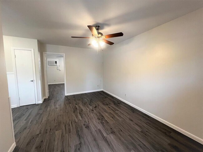 926 E Dean Keeton St Austin, TX 78705 photo 2