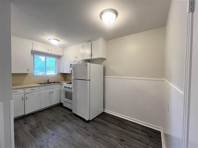 926 E Dean Keeton St Austin, TX 78705 photo 4