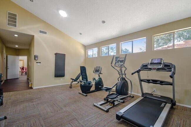 8901 Meadowbrook Blvd Fort Worth, TX 76120 photo 5