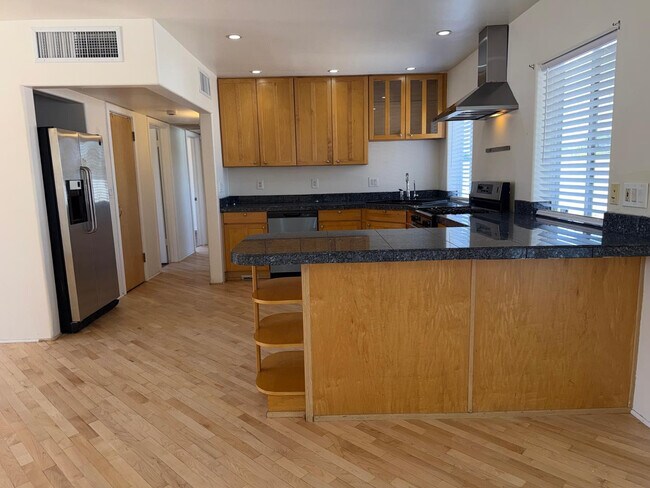 1412 E Colter St Phoenix, AZ 85014 photo 4
