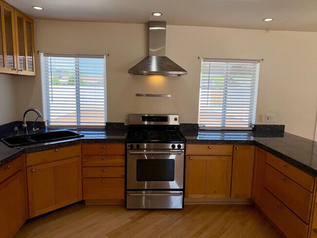 1412 E Colter St Phoenix, AZ 85014 photo 2