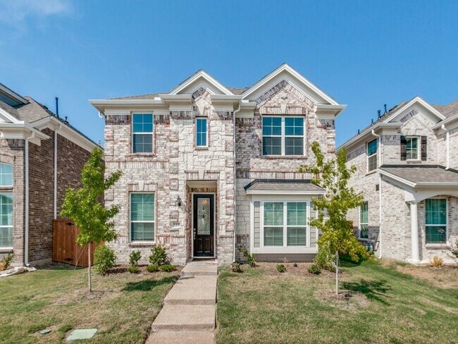 337 Gleneagles Drive, Garland, TX 75040 photo 2