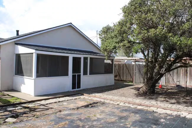 135 Poinsettia Ave Bay Point, CA 94565 photo 2