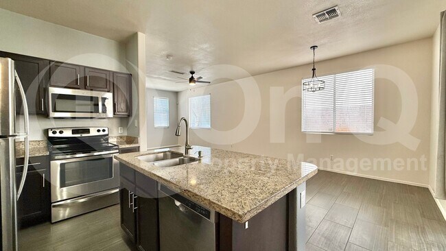 1408 E Bloch Rd Phoenix, AZ 85040 photo 3