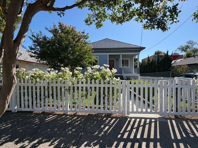 204 N Main St Cloverdale, CA 95425 photo 2