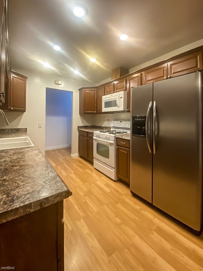 993 Mills St Escondido, CA 92027 photo 4