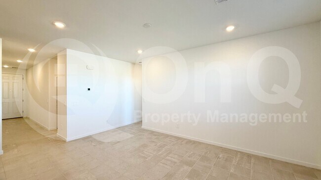 2530 Fortana Dr San Tan Valley, AZ 85143 photo 5