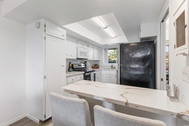 2475 Jefferson St Carlsbad, CA 92008 photo 2